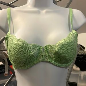 36B NWOT lime green VSPINK lace bra lined no padding